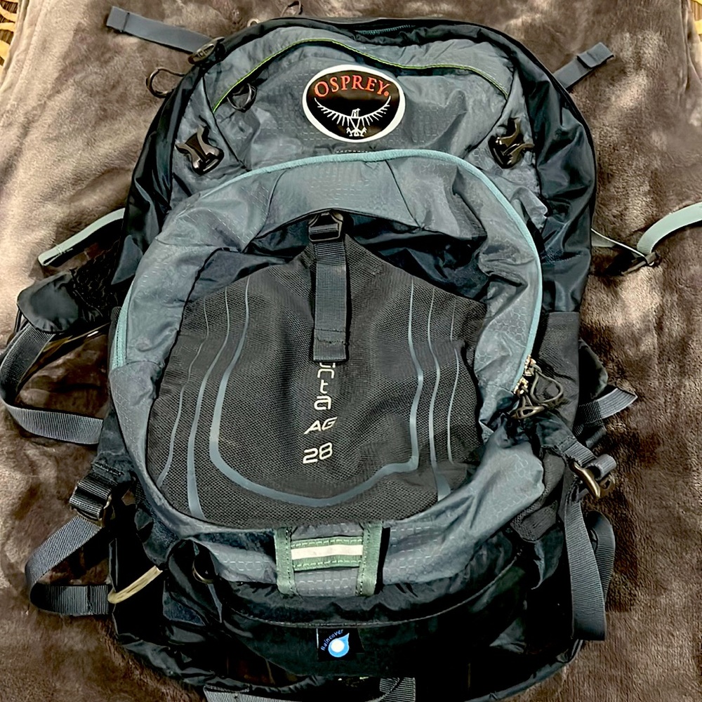 Osprey Manta AG 28 pack with hydration insert - brand new never used